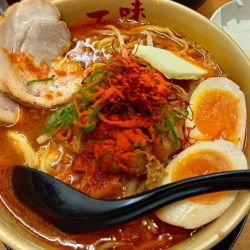 特製赤辛味噌ラーメン大　半ライス　生卵　バター