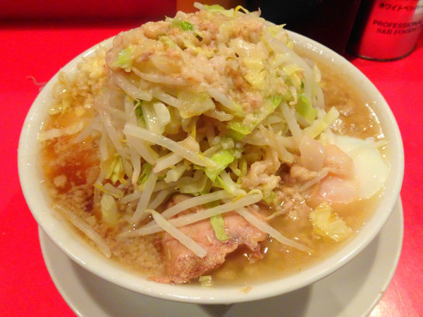 「小ラーメン(900円)+温泉玉子+チーズニンニクアブラカラメ」@ラーメン二郎 府中店の写真