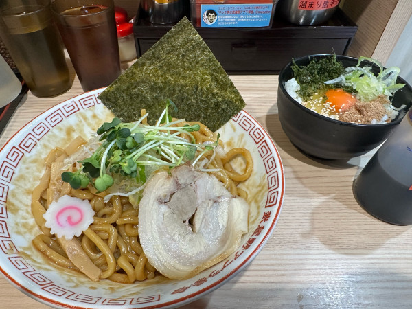 「武蔵野油そば(大)+口福の卵かけご飯」@武蔵野アブラ學会 神田店の写真
