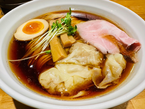 「わんたん中華そば(醤油)【1000円】」@いしかわやの写真