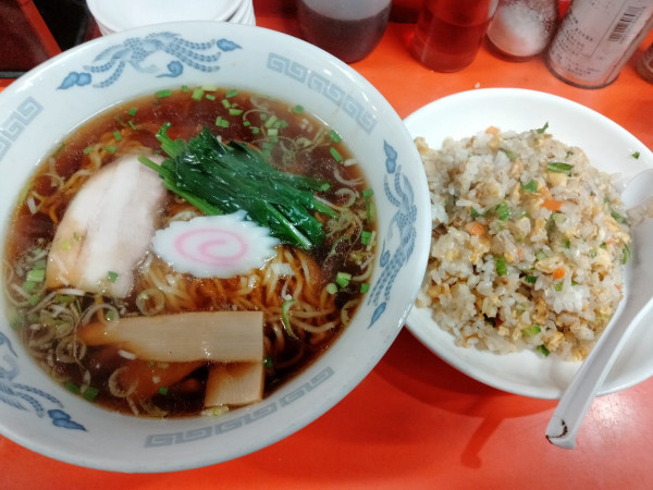 「ラーメン＋半チャーハン＋餃子セット」@海神亭の写真