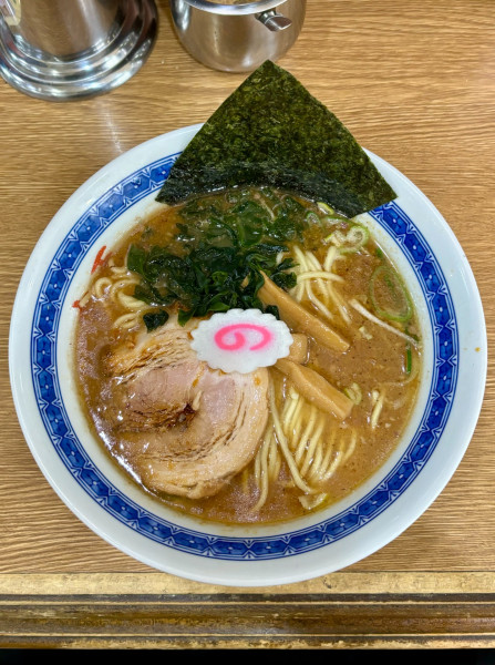「醤油ラーメン半チャーハン（950）」@麺屋十王 八幡山店の写真