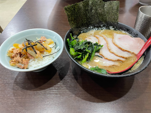 「チャーシューメン、まぶし丼」@杉田家 千葉祐光店の写真