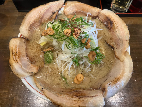 「特製炙りチャーシューメン（醤油）＋大盛」@京都ラーメン おおきにの写真
