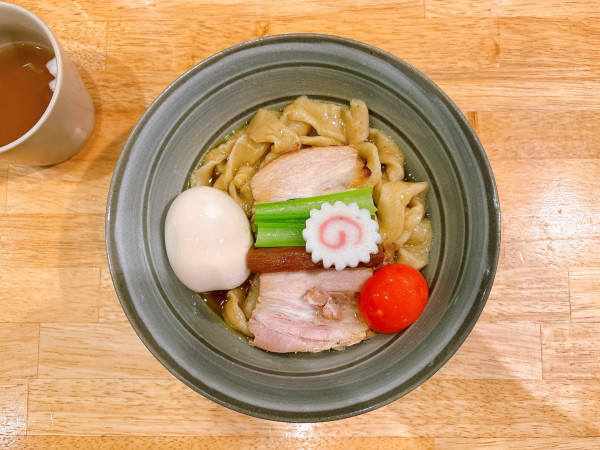 「油そば(味玉入り):1,150円、青唐ニラ:100円」@だしと麺 遊泳の写真