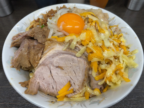 「汁なし1000円＋あぶりチーズ100円」@ラーメン二郎 川越店の写真