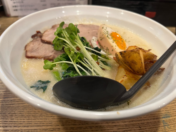 「クラムチャウダーらーめん」@麺酒場 ひかるの写真