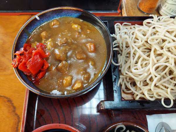 「ミニカレー丼・もり蕎麦セット 1000円」@おそば まるか家の写真