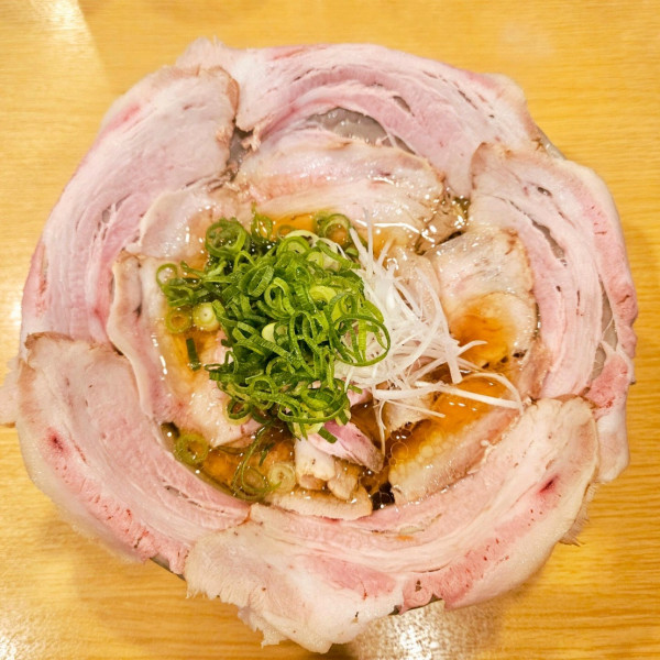 チャーシューめん（1080円）＋餃子定食（350円）