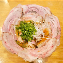 チャーシューめん（1080円）＋餃子定食（350円）