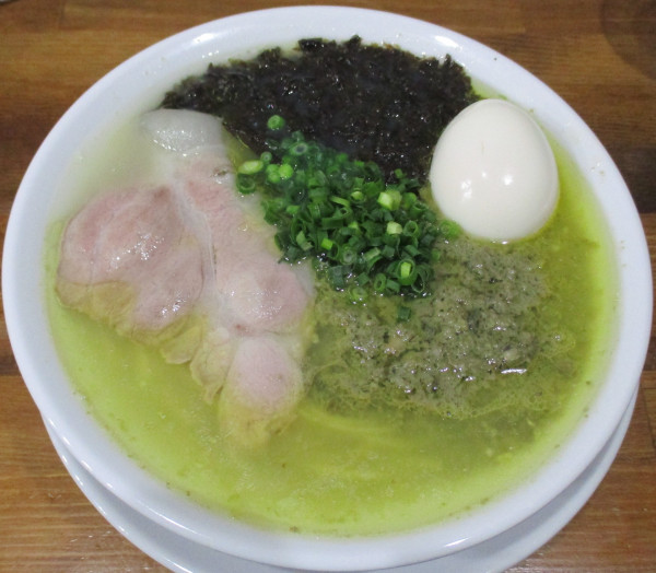 「牡蠣塩ラーメン＋味玉　800円＋100円」@無冠 阿佐ヶ谷の写真