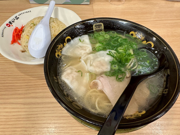 「チャーハン定食(塩) 麺かため」@天下一品 秋葉原店の写真