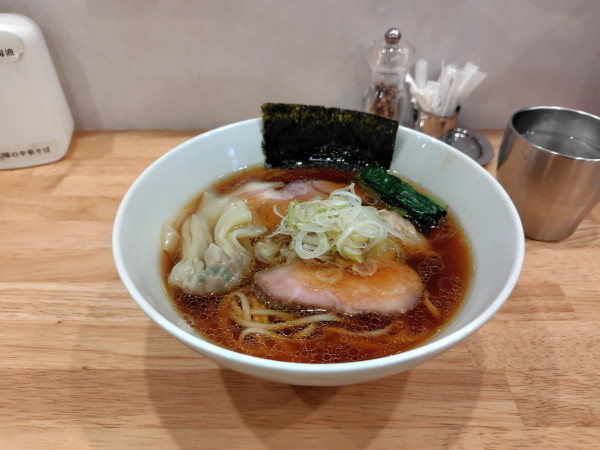 「Mixワンタン醤油¥1250」@地球の中華そばの写真