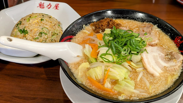 「北海道濃厚味噌らぁめん+焼きめしセット(1,078円+297円)」@ラーメン 魁力屋 練馬インター店の写真