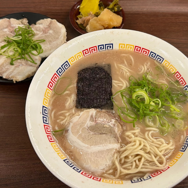 「ラーメン（普通）＋焼きぶた」@丸星中華そばセンターの写真