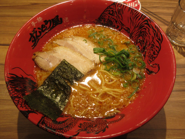 「元味HOTラーメン(910円)」@ラー麺 ずんどう屋 羽村栄町店の写真