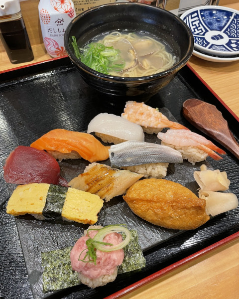 「ラーメン・寿司セット 梅（10貫）1,200円」@鮨・酒・肴 杉玉 北千住の写真