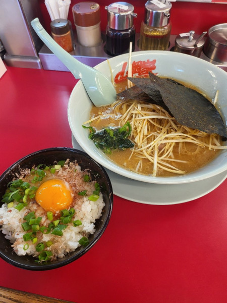 「醤油ネギラーメン」@ラーメン山岡家 諏訪店の写真