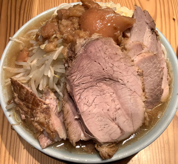 「ラーメン　＋　豚1枚」@俺の生きる道 関内地下街マリナード店の写真