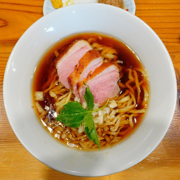 「【季節のら〜めん】鴨のら〜めん＋おかみのシウマイ＋ビール」@らーめん かねかつの写真