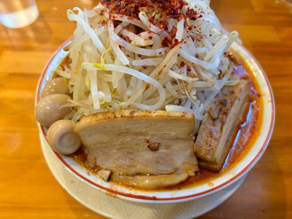 「辛マンモス大盛　もやしうずら」@泪橋 溝の口店の写真