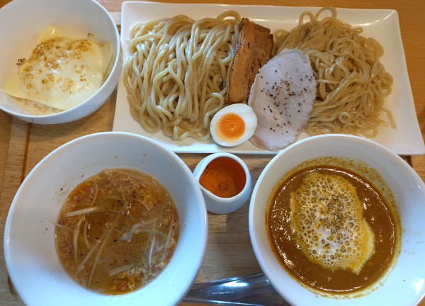 「2×2つけ麺（酸辣湯 塩 ＆バターチキンカレー）￥1300」@FREEATの写真