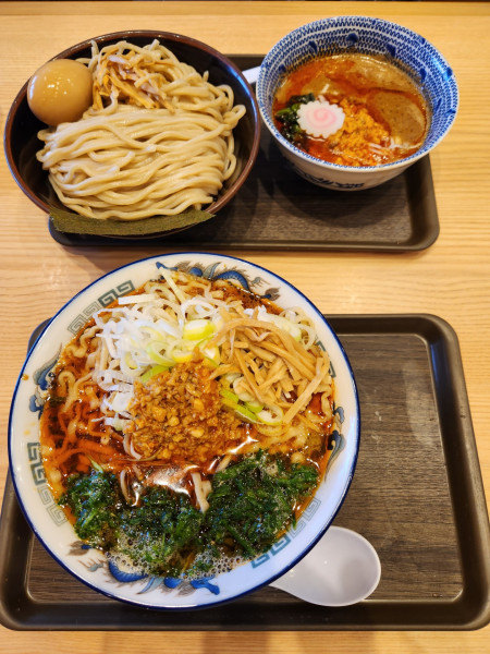 「限定赤辛ニラそば大盛と坦々つけ麺と味玉」@舎鈴 東大宮店の写真