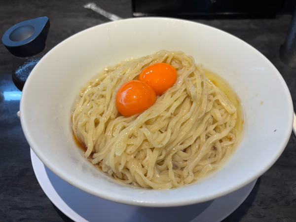 「卵かけ麺 大盛り 900円」@拉麺 名もなき店の写真