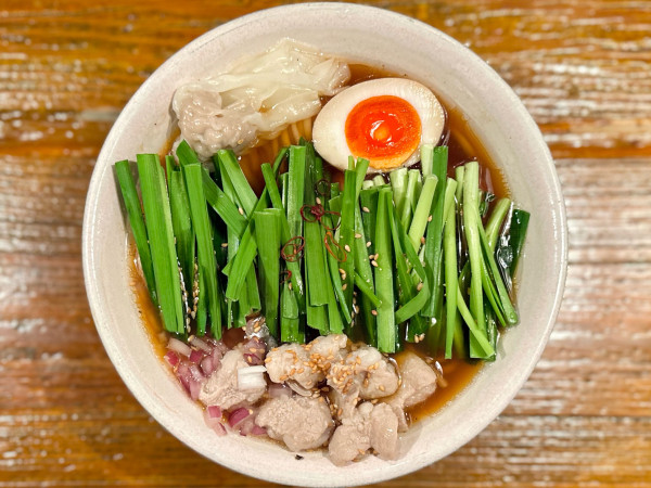 「★＜期間限定＞黒毛和牛のもつにらあ🍜¥1,650」@Homemade Ramen 麦苗の写真
