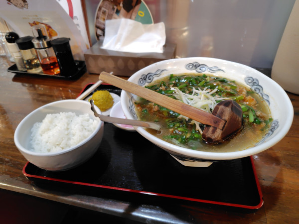 「ニラそば¥850」@ラーメン創作麺処 めん坊の写真