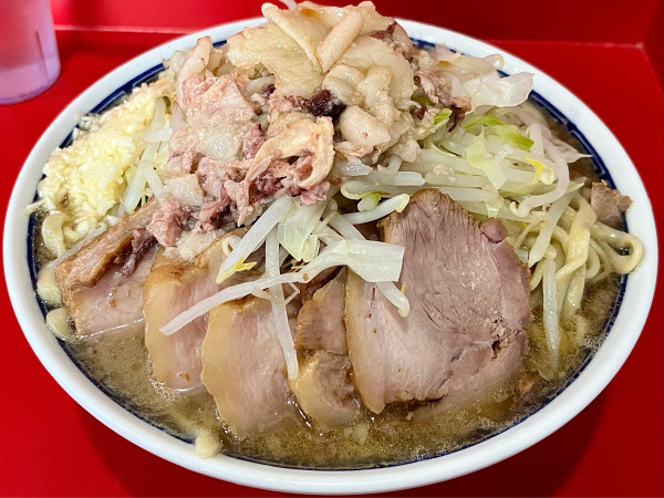 「大豚入り 豚4枚 全マシ」@ラーメン二郎 生田駅前店の写真