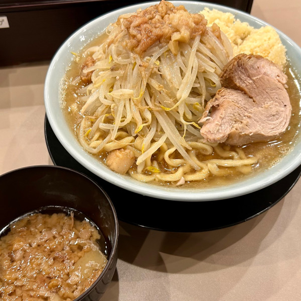 「ラーメン（300g）ニンニク・野菜・アブラ」@俺の生きる道  水戸駅らー麺街道店の写真