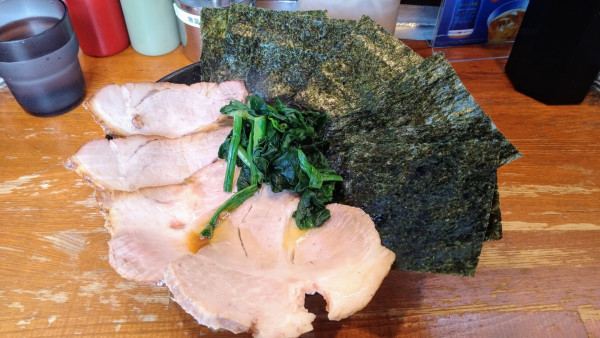 「チャーシューメン(麺硬め･味濃いめ)+海苔」@末廣家の写真