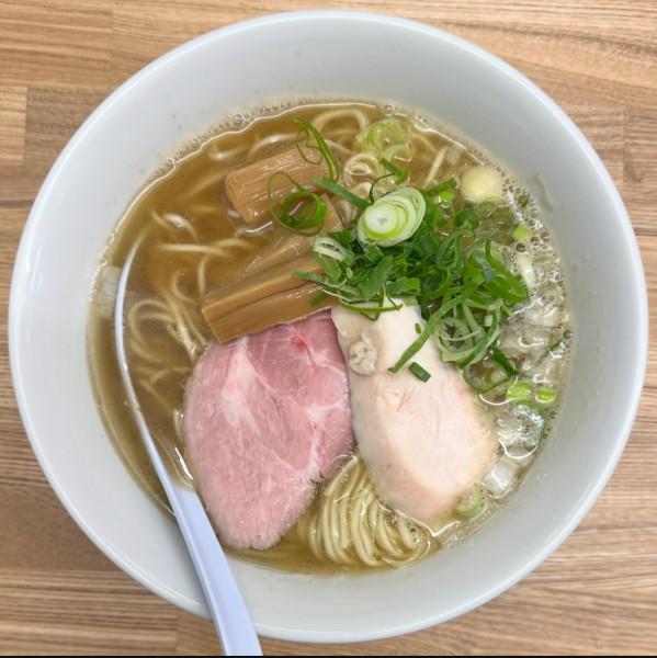 「にぼし白醤油ラーメン」@ラーメン いいかおの写真
