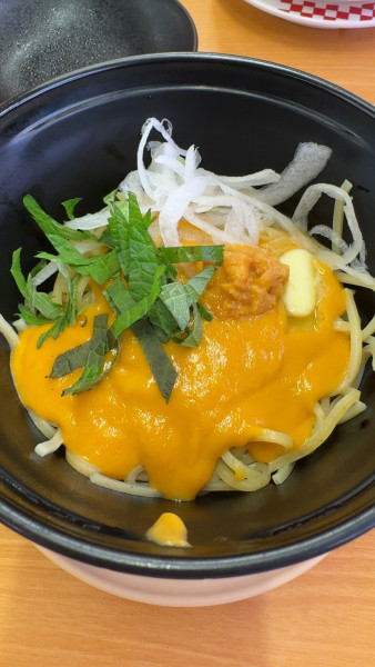 「うにバターまぜそば」@スシロー 環七青井店の写真