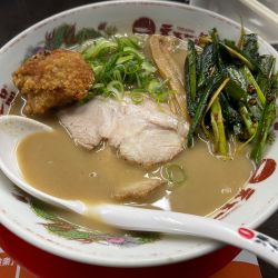 ニラにんにくラーメン 唐揚げ こってり