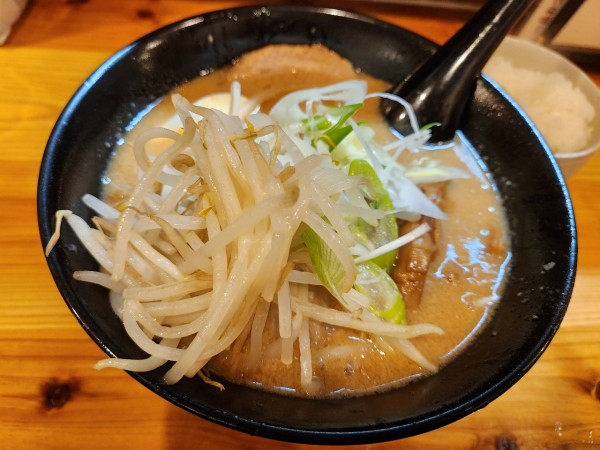 「味噌ラーメン+もやし+ライス小」@Ramen Bar ざぶとんの写真