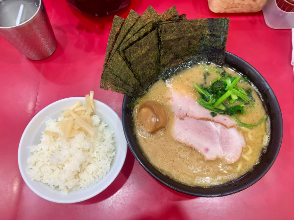 「ラーメン並890円・まるよし280円・ライス150円」@杉田家 千葉祐光店の写真