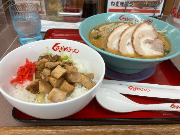 「味噌チャーシューメン　3枚　ネギチャーシューごはん」@くるまやラーメン 春日部16号店の写真