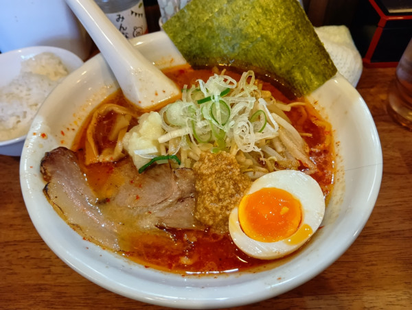 「北海道辛味噌やまわさびラーメン　ライス」@さっぽろラーメン 熊田鉄男の写真