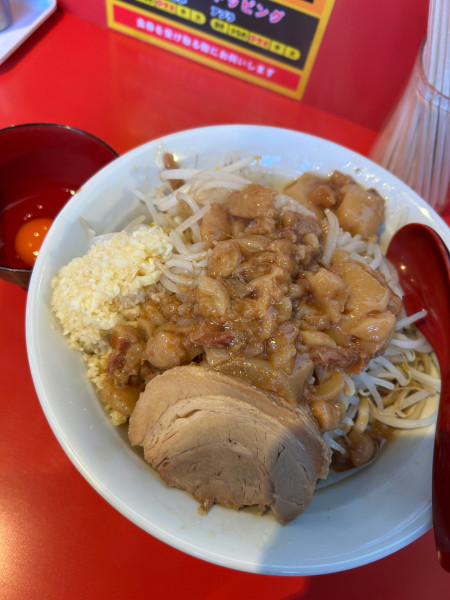 「ラーメン極太麺　1,050円　生卵　150円」@ボディブローの写真