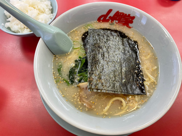 「塩ラーメン　￥６９０」@ラーメン山岡家 愛知刈谷店の写真