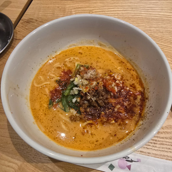 「担々麺 5辛 辣子鶏 麻婆豆腐 牛すじと大根の塩煮込み」@さくら食堂の写真