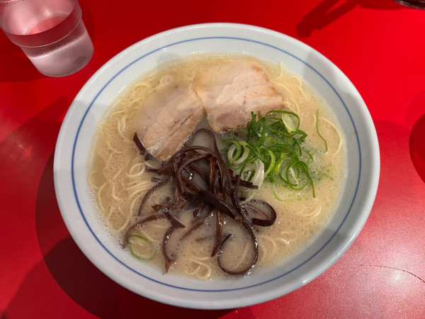 「本場博多ラーメン」@本場博多ラーメン せまかっちゃん 神田店の写真