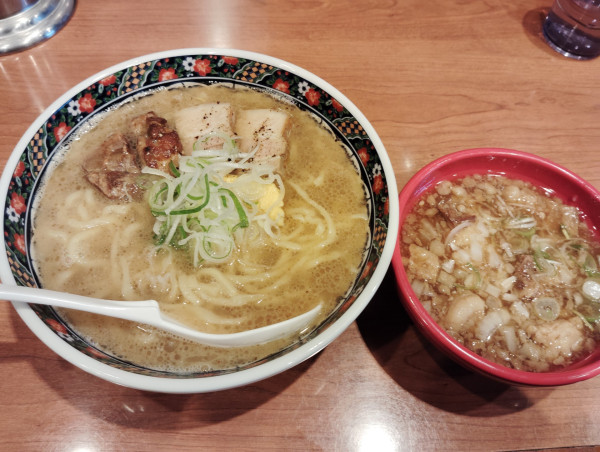 「中華そば　　　910円　　　牛すじ煮　　500円」@中華そば 領寿庵の写真