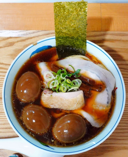 「醤油らーめん＋味玉」@らーめん亭 ひなり竜王の写真