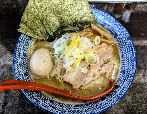 「特製ラーメン1050円(中盛)」@中華蕎麦 たか橋の写真