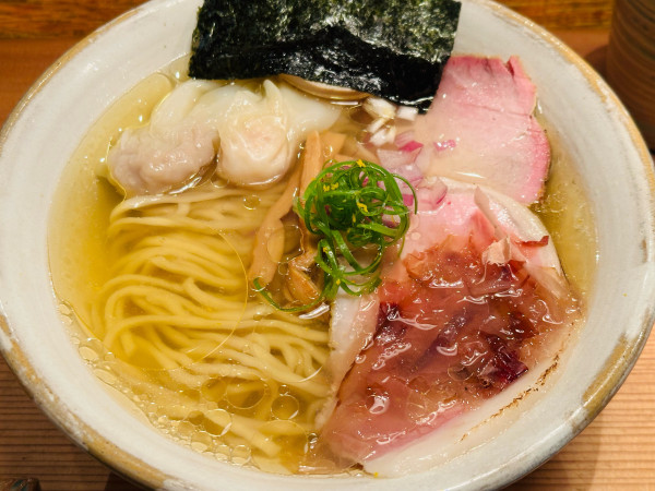 「塩 1,300円 追加ワンタン (2個) 250円」@Homemade Ramen 麦苗の写真