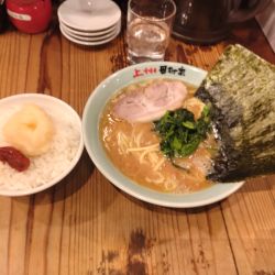 らーめん(並)¥880+のり5枚¥150+ライス)¥200-