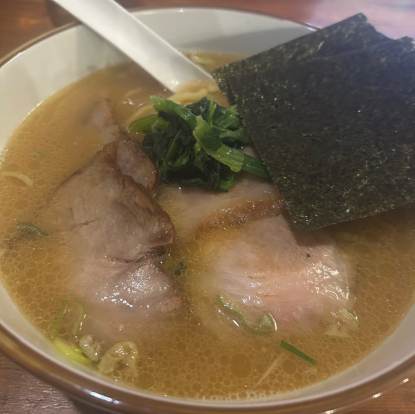 「醤油とんこつチャーシュー」@究極ラーメン 横濱家 小平店の写真